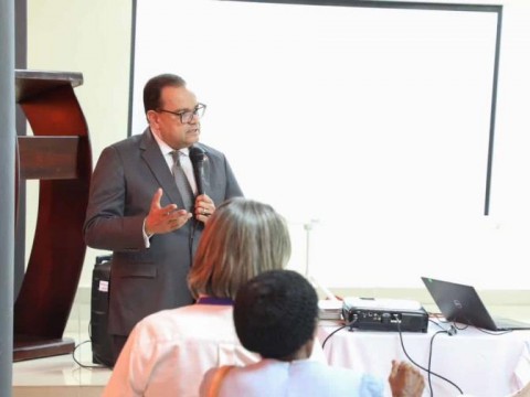 Edeeste implementa estrategia de contacto directo con los comunitarios