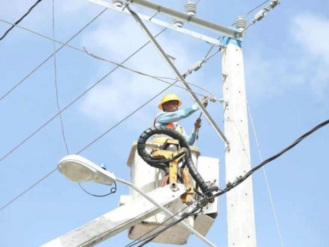 Anuncian suspensi&oacute;n de servicio el&eacute;ctrico en sectores de Santiago por instalaci&oacute;n de transformador