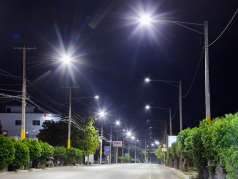 Edesur anuncia instalar&aacute; 2,000 luminarias en las provincias de su zona de concesi&oacute;n