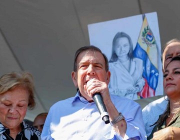 Edmundo Gonz&aacute;lez deja Rep&uacute;blica Dominicana
