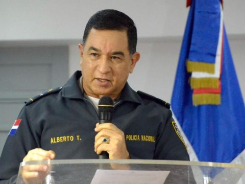 Polic&iacute;a proh&iacute;be a agentes realizar labores de seguridad a particulares