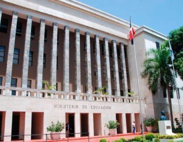 La Constituci&oacute;n proh&iacute;be realizar transferencias de fondos consignados para la educaci&oacute;n