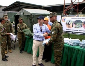 EEUU entrega donaci&oacute;n para migrantes en selva de Panam&aacute; tras salida de MSF