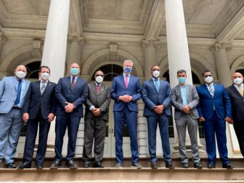 Comisi&oacute;n de Senadores dominicanos se re&uacute;ne con el alcalde de Nueva York