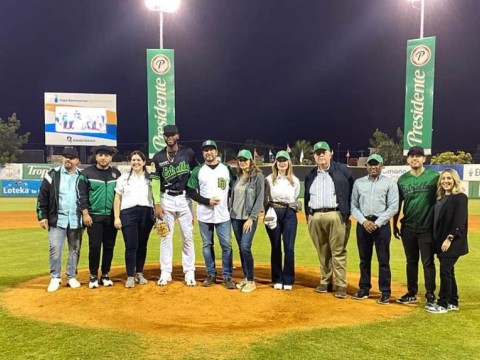 Empresa cementera recolecta residuos s&oacute;lidos en estadio Tetelo Vargas