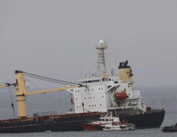 Buque accidentado comienza a verter l&iacute;quido hidr&aacute;ulico al mar en Gibraltar