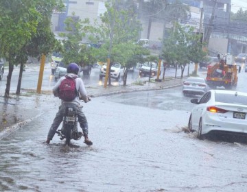 Indomet dice continuar&aacute;n las lluvias durante el fin de semana debido a vaguada y onda tropical