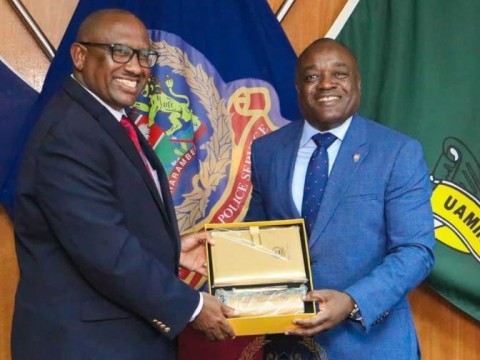 El jefe de la Polic&iacute;a de Hait&iacute; visita Kenia, que enviar&aacute; mil polic&iacute;as al pa&iacute;s caribe&ntilde;o