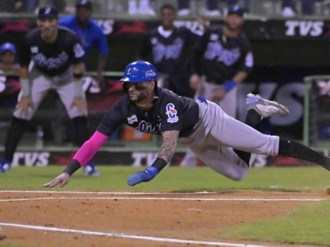 El Licey desconfigur&oacute; a Ronel Blanco y olfatea la corona 24