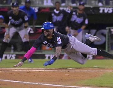 El Licey desconfigur&oacute; a Ronel Blanco y olfatea la corona 24