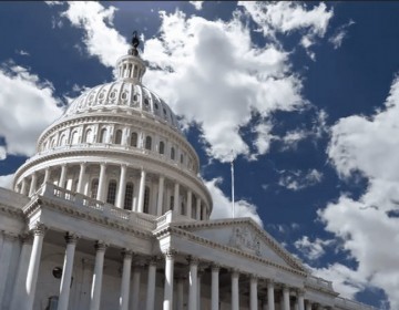 El Senado de EE. UU. prolonga hasta este lunes la votaci&oacute;n del pol&eacute;mico presupuesto de Trump