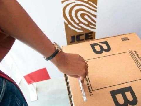 La JCE zigzaguea a &uacute;ltima hora y se retracta sobre prohibici&oacute;n de encuestas a boca de urna