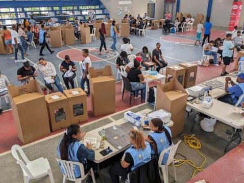 Elecciones municipales transcurren en calma en provincias del Cibao