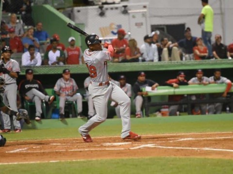Leones blanquean a los Gigantes en labor combinada de cuatro lanzadores