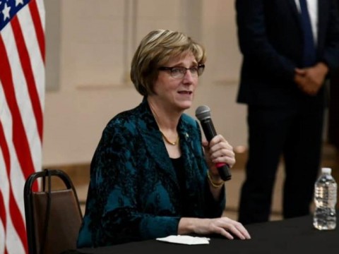 Embajadora de EE.UU. dice que su pa&iacute;s apoya llegada de comisi&oacute;n anticorrupci&oacute;n a Honduras