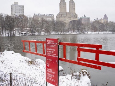Tormenta llena Nueva York de nieve por primera vez en m&aacute;s de dos a&ntilde;os