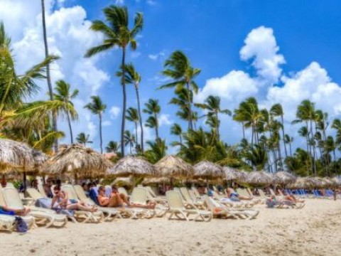 Empresarios Hoteleros de playa B&aacute;varo piden al gobierno ir en su rescate