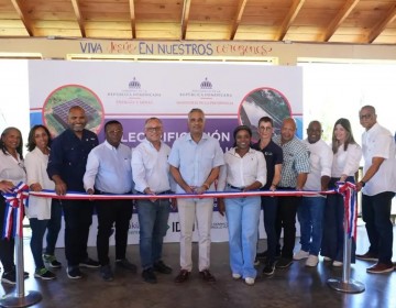 Gobierno lleva energ&iacute;a el&eacute;ctrica a ocho comunidades monta&ntilde;osas de Pedro Santana
