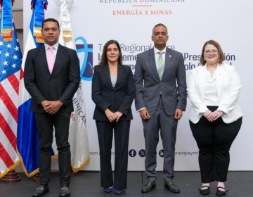 Ministro Santos destaca el inter&eacute;s del Gobierno en la implementaci&oacute;n de la energ&iacute;a nuclear en el sistema el&eacute;ctrico nacional