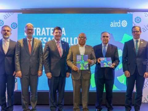 Industriales plantean bajar costo de peajes al transporte de carga