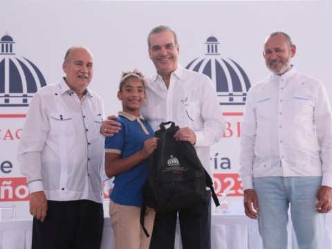 Gobierno inicia entrega de &uacute;tiles escolares a m&aacute;s de 600 mil estudiantes del sistema p&uacute;blico