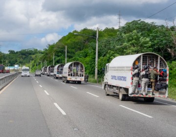 Env&iacute;an a prisi&oacute;n red daba documentos a haitianos