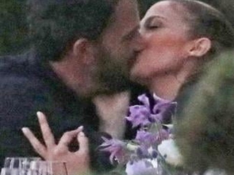 JLo y Ben Affleck son captados d&aacute;ndose un apasionado beso