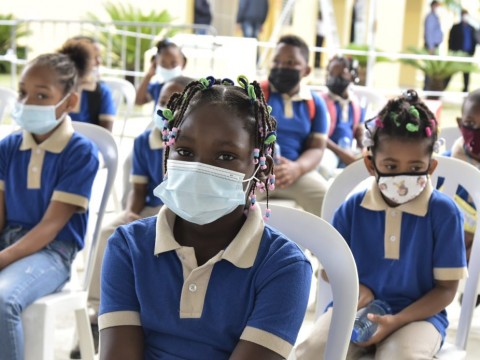 Abinader dice el 98% de los pa&iacute;ses no tiene restricciones y est&aacute;n abriendo las escuelas