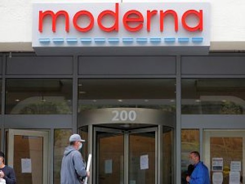 FDA comienza a evaluar la vacuna de Moderna