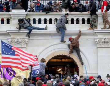 El comit&eacute; que investiga el asalto al Capitolio cita a declarar a tres personas m&aacute;s del entorno de Trump