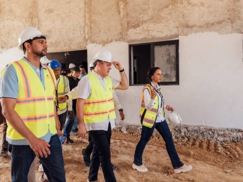  Ministro Jean Luis Rodr&iacute;guez supervisa construcci&oacute;n del Hospital Traumatol&oacute;gico de San Crist&oacute;bal