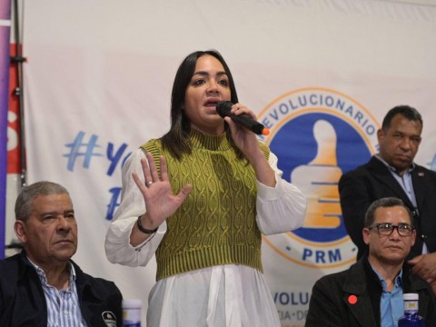 Faride juramenta comandos de campa&ntilde;a en Europa