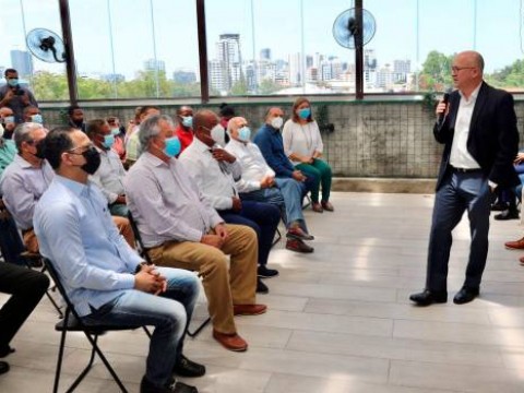 Dom&iacute;nguez Brito recibe respaldo de exfuncionarios de cara a comicios del 2024
