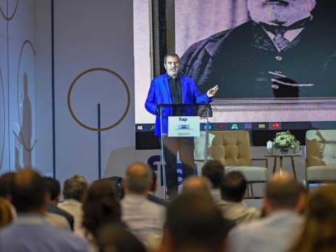 Economista considera necesario seguir ajustando tipos de inter&eacute;s mientras exista presi&oacute;n