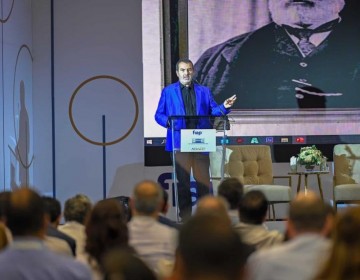 Economista considera necesario seguir ajustando tipos de inter&eacute;s mientras exista presi&oacute;n