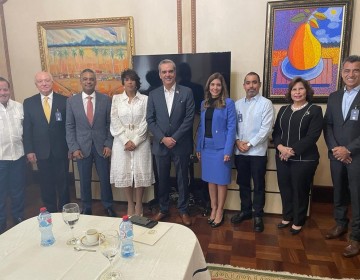 Abinader recibe en Palacio a los directivos de la C&aacute;mara Minera