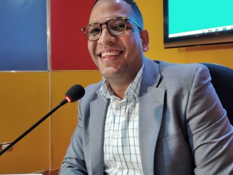 Hansel Garc&iacute;a: &ldquo;Compra de armas ilegales es un absurdo&rdquo;;  propone amnist&iacute;a y numeraci&oacute;n en casco para motoristas. 
