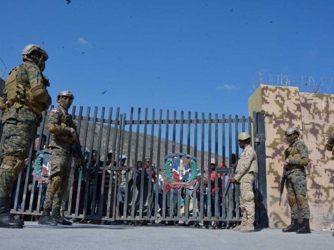 Comerciantes de Dajab&oacute;n esperan haitianos se incorporen al mercado binacional