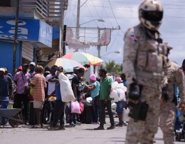 Una tensa calma en la frontera pese a amenaza de cierre por construcci&oacute;n de canal