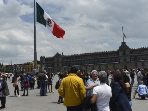 Fuerte sismo sacude a M&eacute;xico en aniversario de dos devastadores terremotos