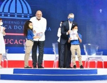 Ministro de Educaci&oacute;n dice tanda extendida es un &ldquo;cascar&oacute;n vac&iacute;o&rdquo;
