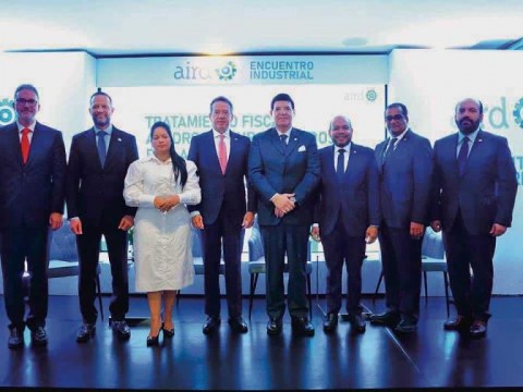 Dan pasos para que Rep&uacute;blica Dominicana sea punto de recarga de combustible en la regi&oacute;n