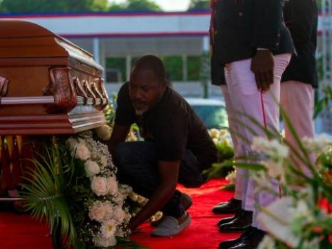  Se registra tiroteo durante funeral de Jovenel Mo&iuml;se