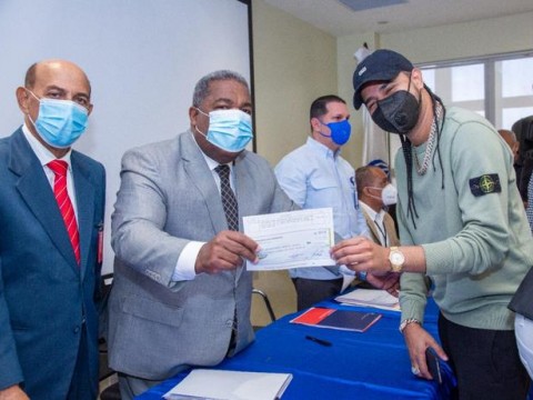 Gabinete de Pol&iacute;tica Social realiza entrega de fondos a artistas afectados por la pandemia