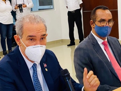 Ministro de Educaci&oacute;n Superior defiende contrataci&oacute;n de aseguradora vinculada a la vicepresidenta