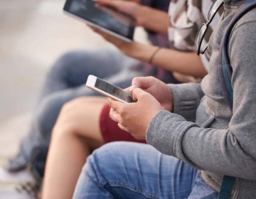 Dinamarca quiere prohibir los celulares en las escuelas