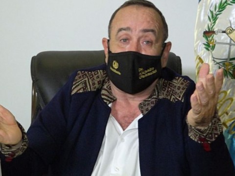 Presidente de Guatemala est&aacute; positivo al COVID-19 