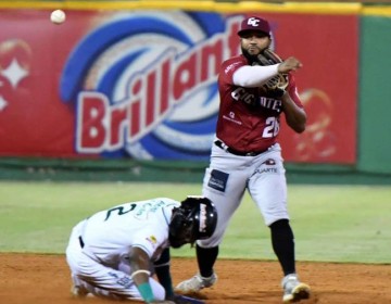 Los Gigantes apalean a las Estrellas y se acercan al tercero