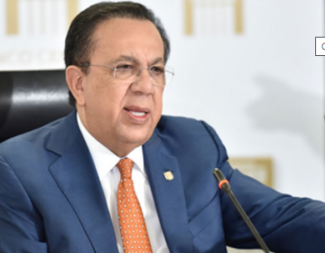 Gobernador Valdez Albizu destaca que el turismo lidera el crecimiento en la Econom&iacute;a Dominicana en 2022