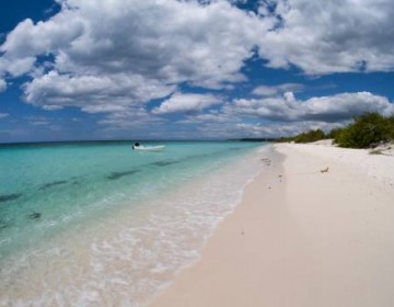 Gobierno anuncia plan desarrollo tur&iacute;stico en Bah&iacute;a de las &Aacute;guilas